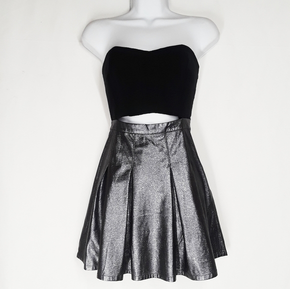 BCBGeneration Dresses & Skirts - BCBGeneration Black Metallic Strapless Dress 0 NWT